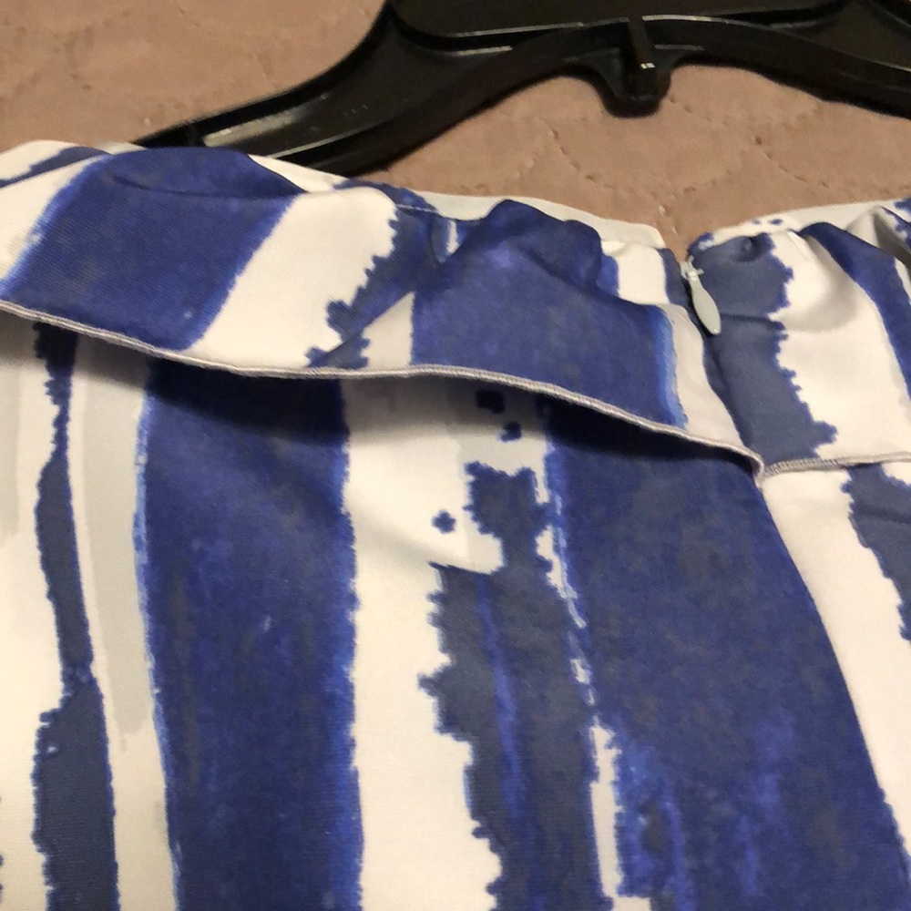 BNWT Banana Republic dress. Ruffles on chest. - Picture 7 of 7